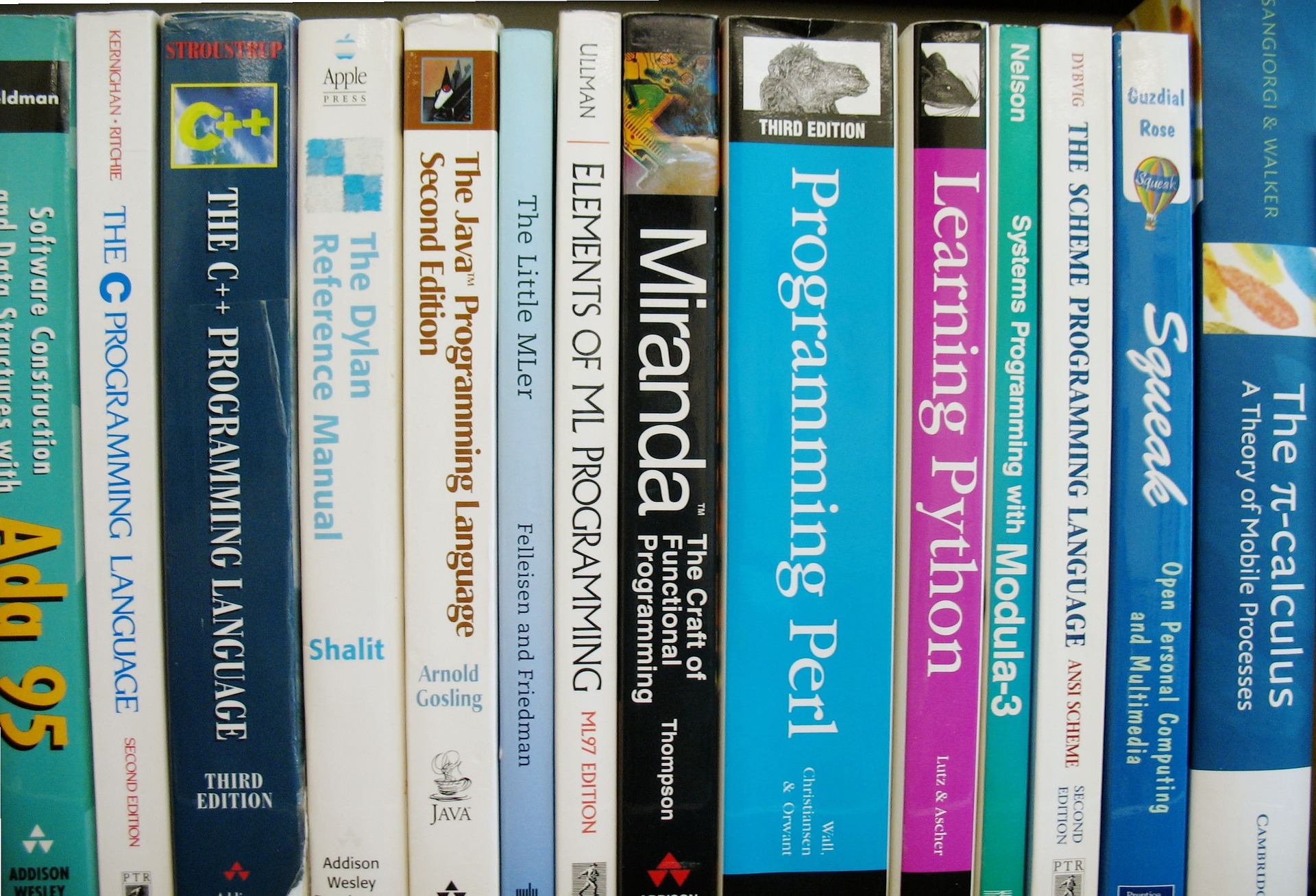 Lee más sobre el artículo C++ en la cuerda floja: ¿Hacia un futuro incierto o pilar insustituible del software?